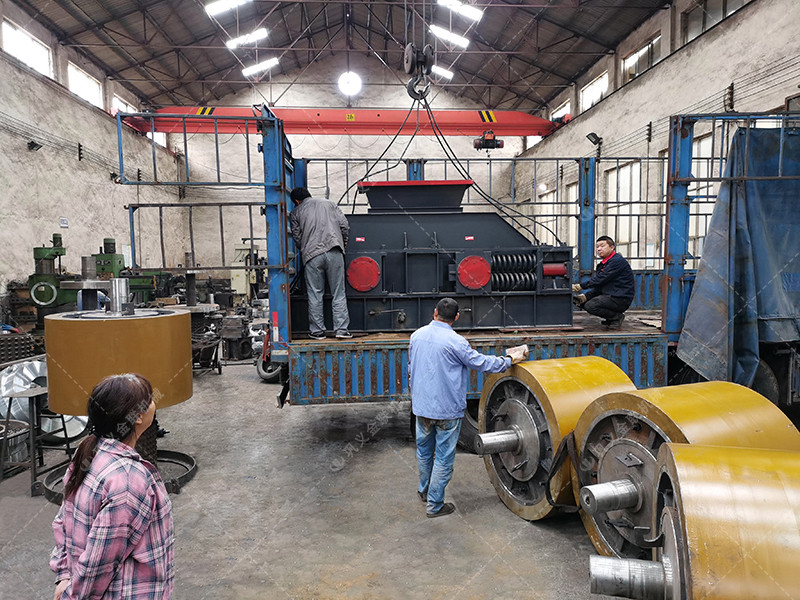 2PG1208大型對輥制砂機設(shè)備發(fā)貨 發(fā)往山東