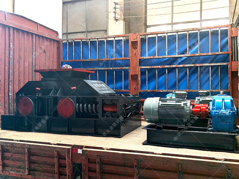 2PG800*600對輥破碎機(jī)發(fā)往廣東三江_鵝卵石制砂