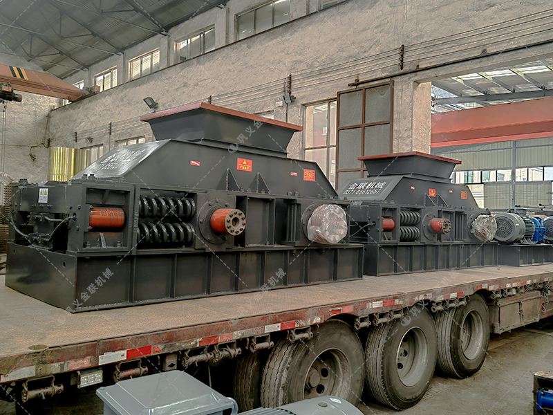 時(shí)產(chǎn)100噸瓜米石對(duì)輥制砂機(jī)有哪些型號(hào)？價(jià)格多少？